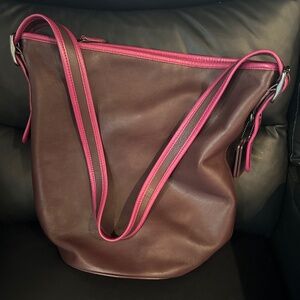 Burgundy Coach duffel sac